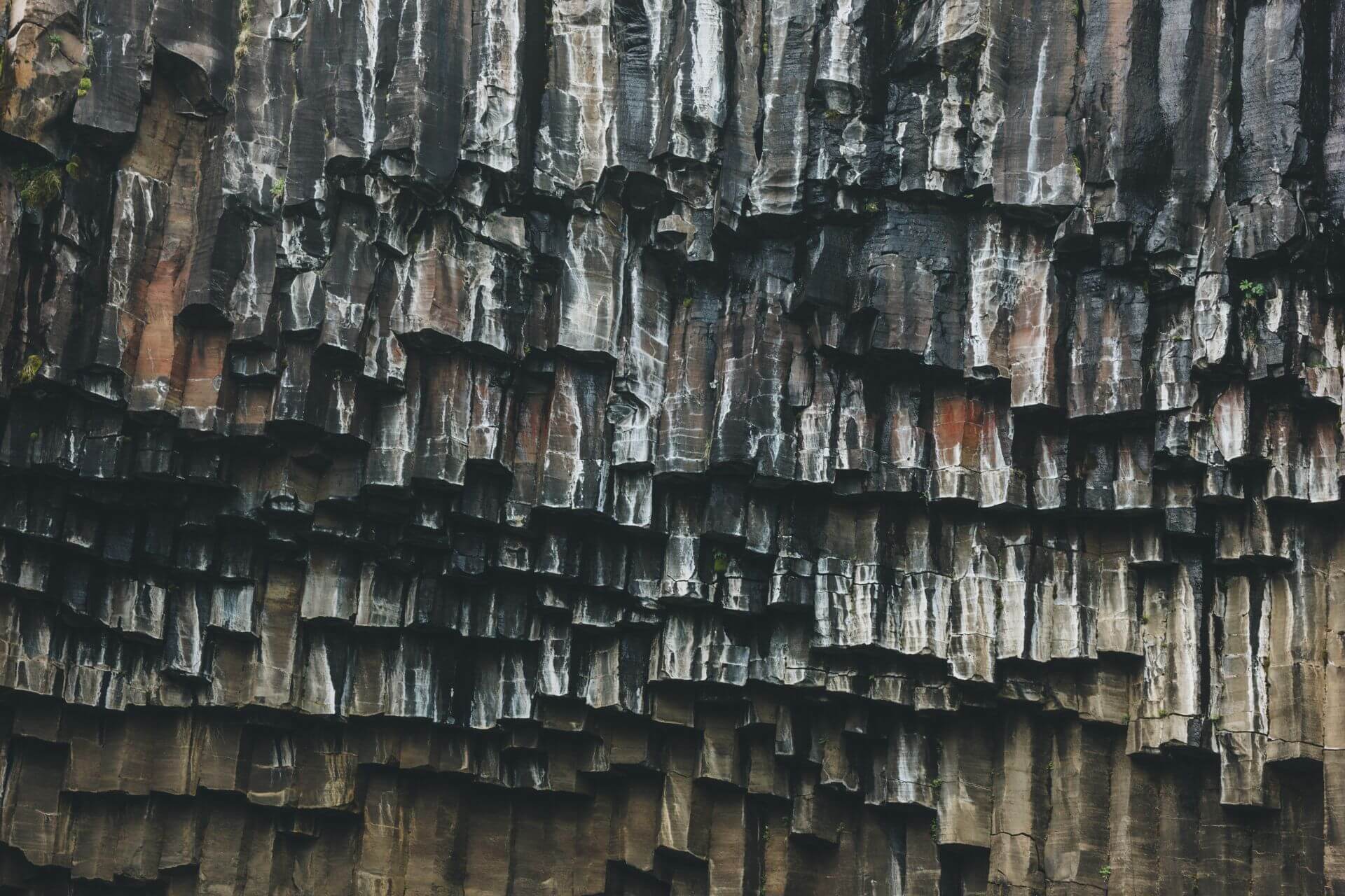 What is black basalt made from? We explain